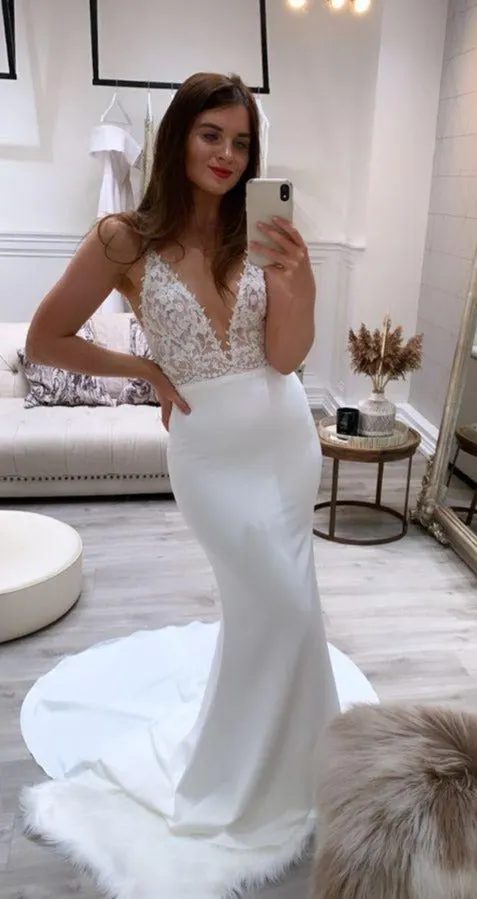 Fitted Low V-back Wedding Dress