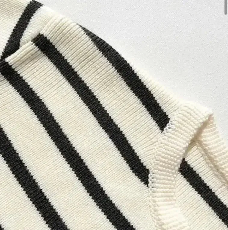 Idalina – Classic striped pattern – Knitted cardigan